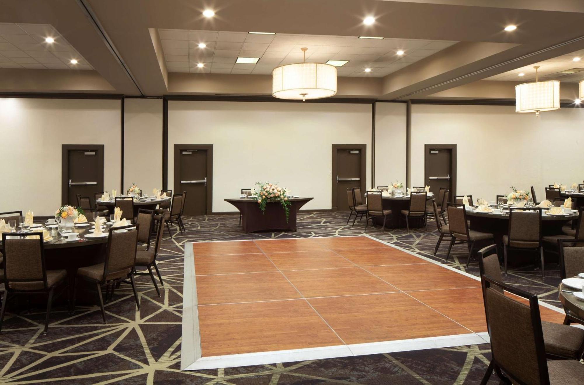Embassy Suites By Hilton Philadelphia Airport Exterior foto