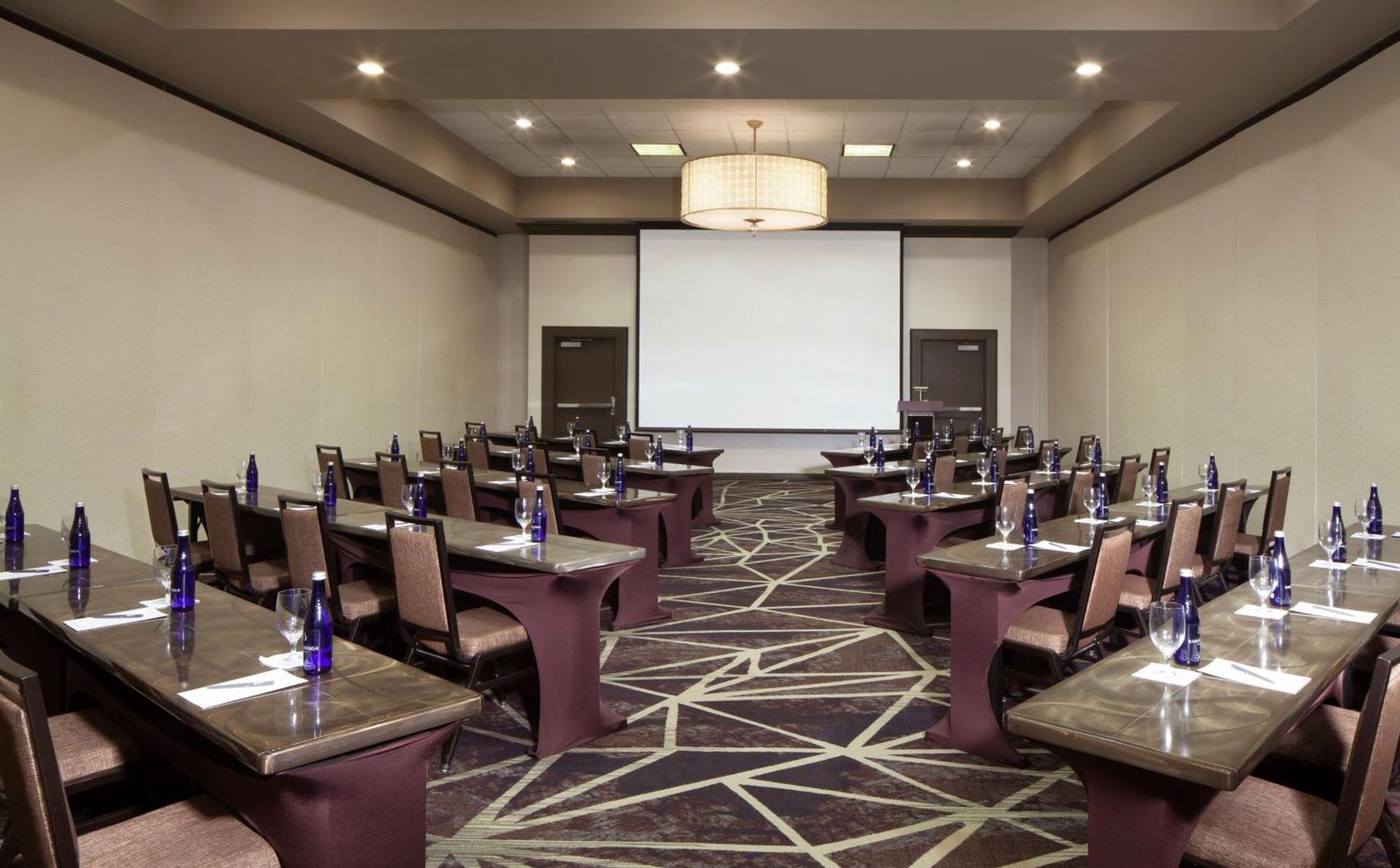 Embassy Suites By Hilton Philadelphia Airport Exterior foto