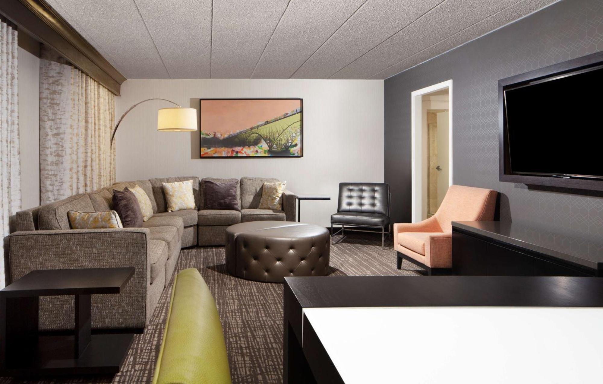 Embassy Suites By Hilton Philadelphia Airport Exterior foto
