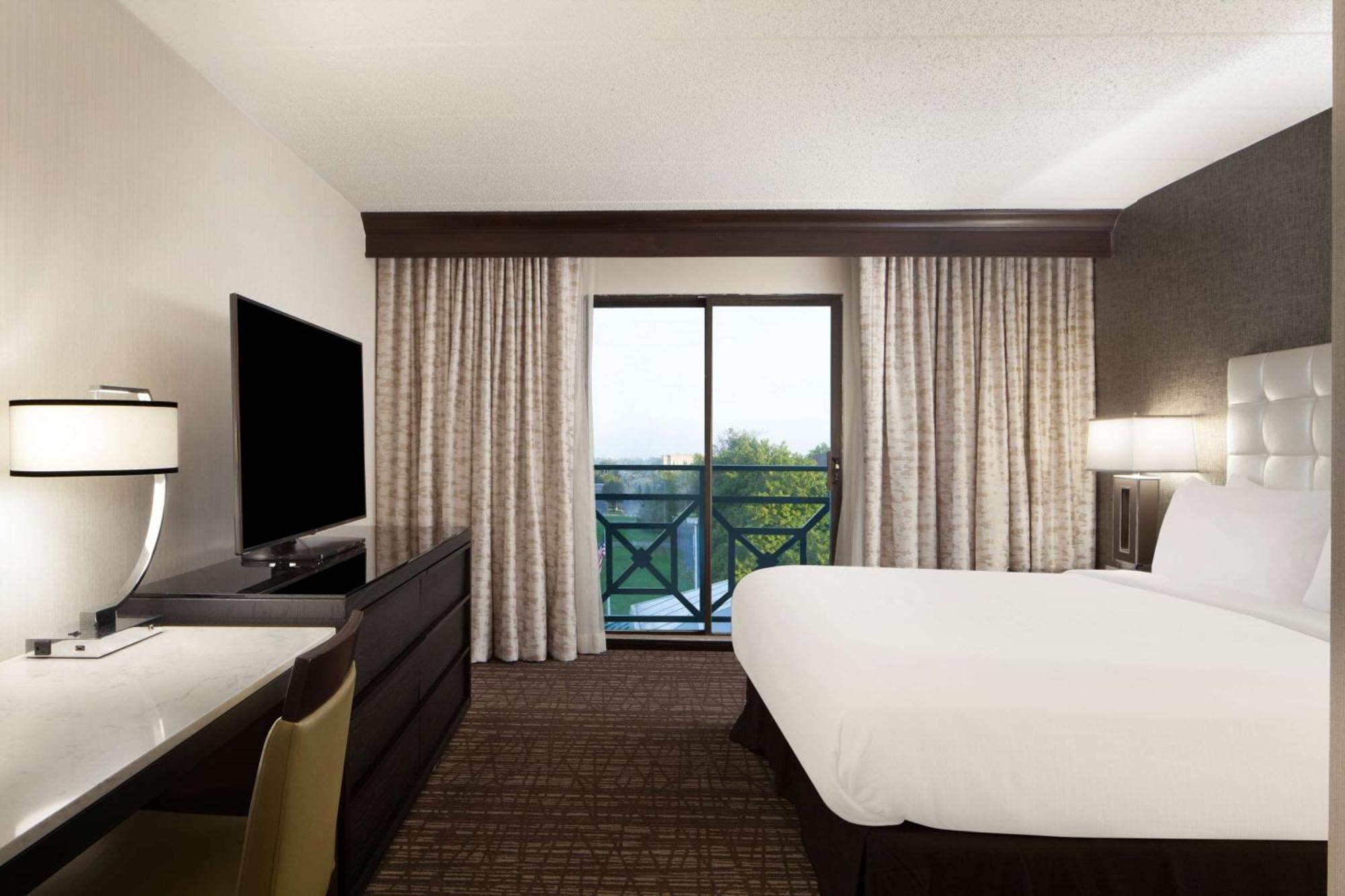 Embassy Suites By Hilton Philadelphia Airport Exterior foto