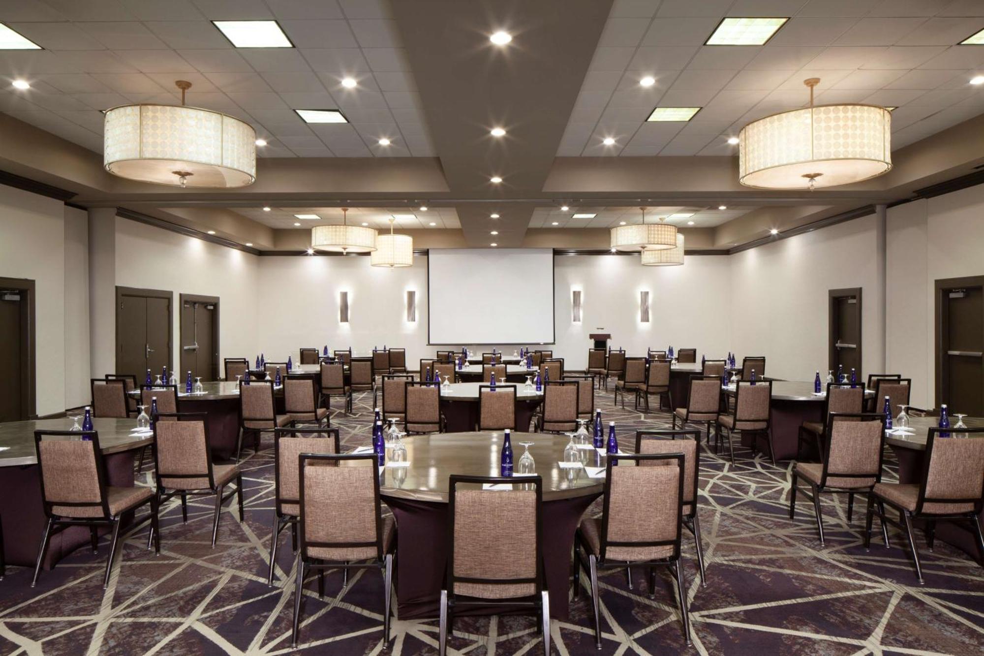 Embassy Suites By Hilton Philadelphia Airport Exterior foto