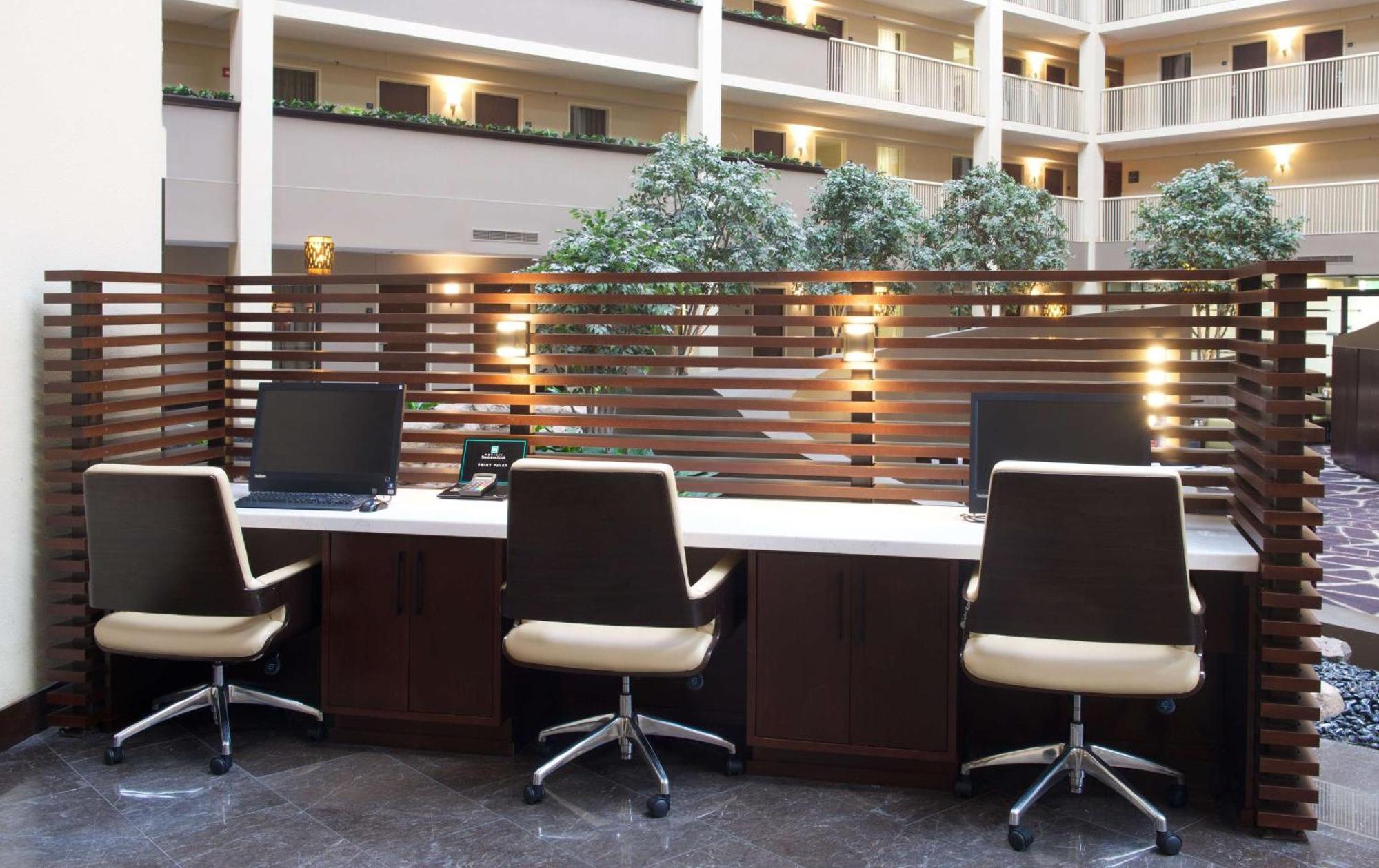 Embassy Suites By Hilton Philadelphia Airport Exterior foto