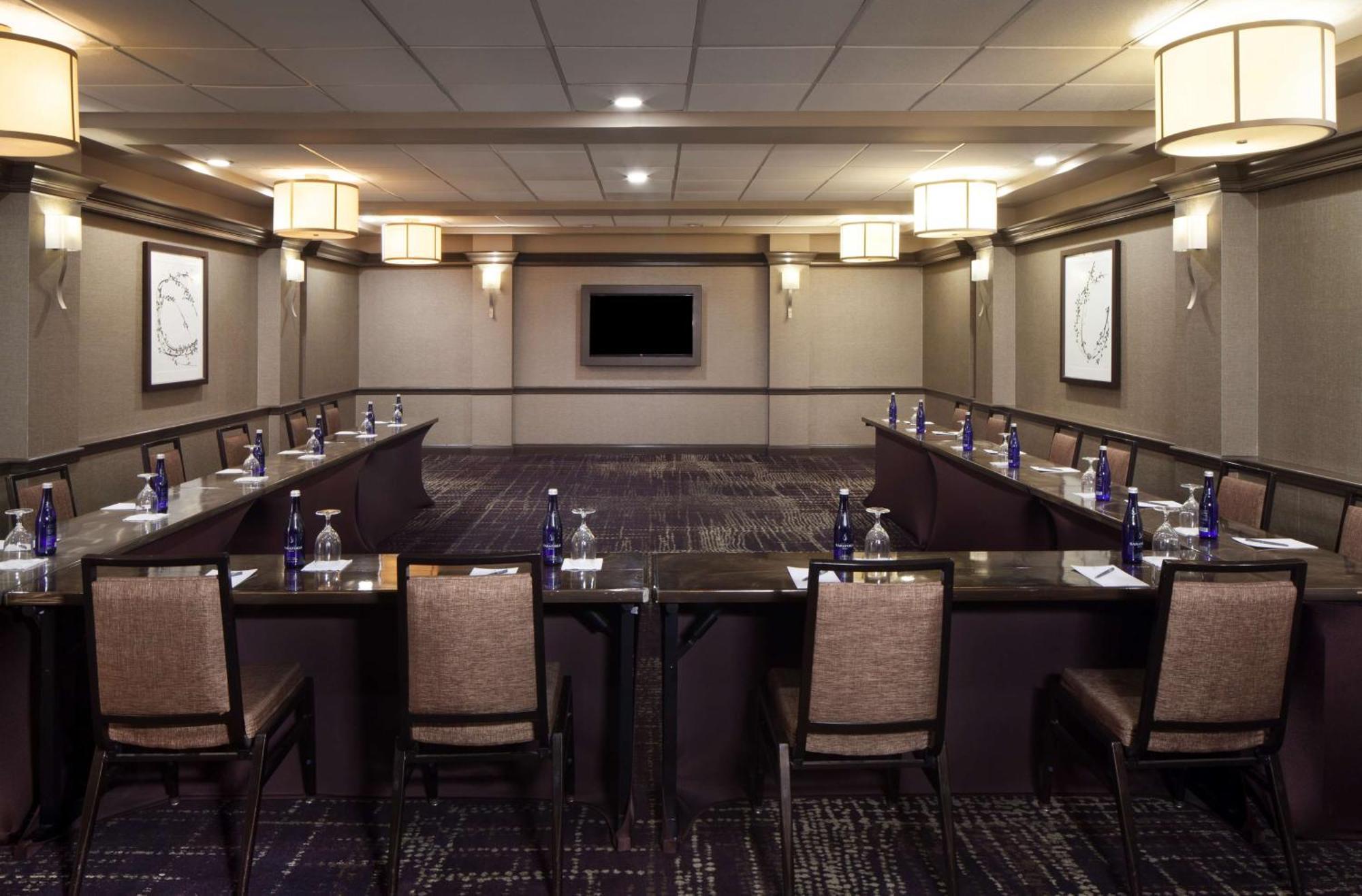 Embassy Suites By Hilton Philadelphia Airport Exterior foto