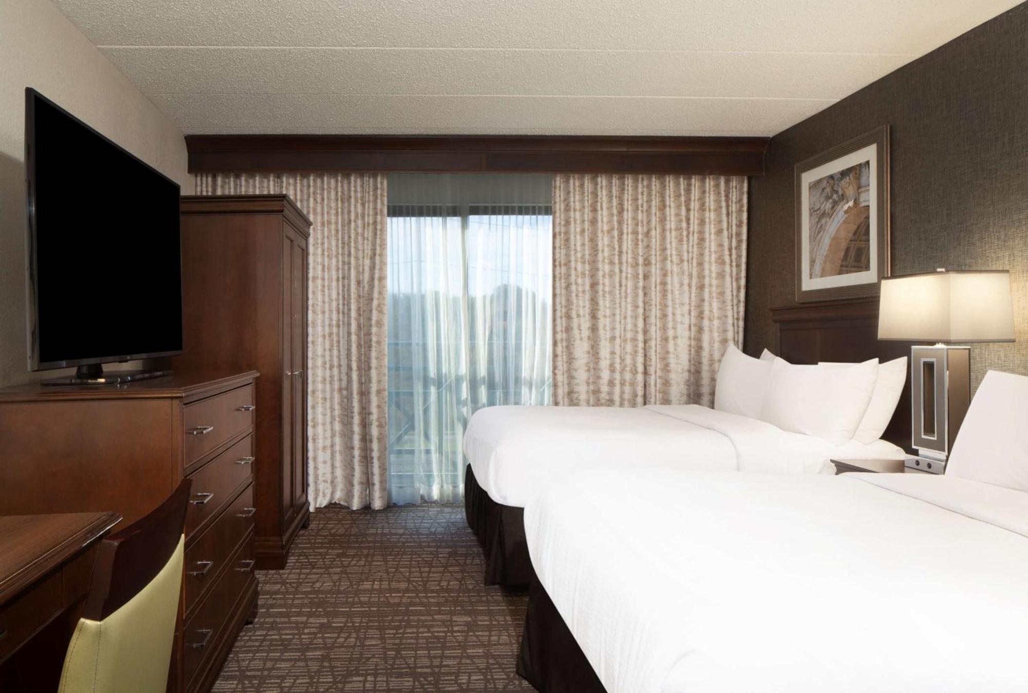 Embassy Suites By Hilton Philadelphia Airport Exterior foto