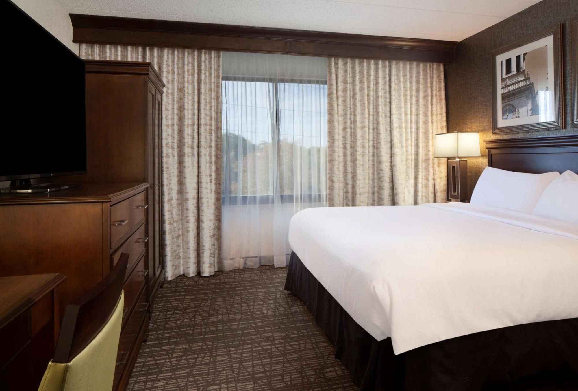Embassy Suites By Hilton Philadelphia Airport Exterior foto