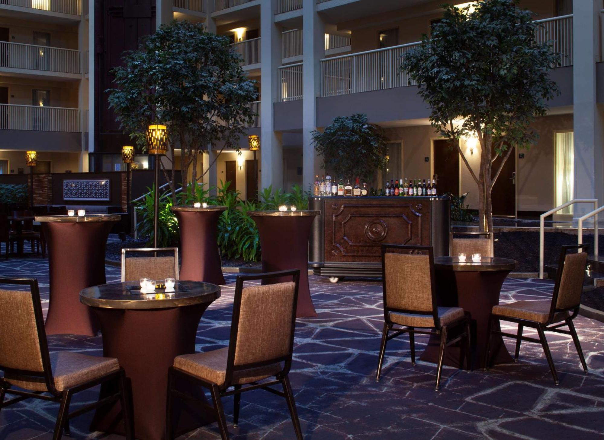 Embassy Suites By Hilton Philadelphia Airport Exterior foto